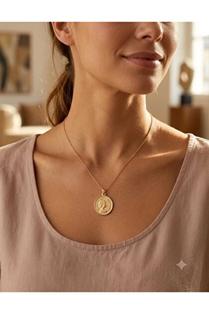 Queen Figure Necklace