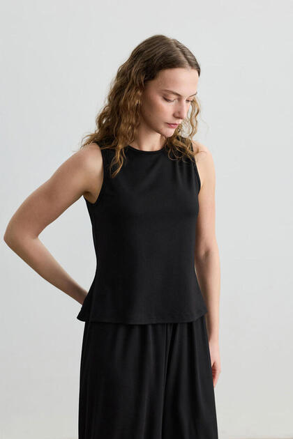 Black Zero Sleeve T-Shirt