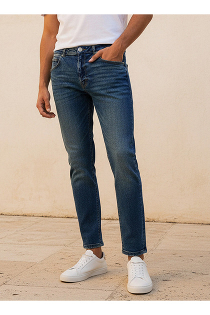 Men Slim Fit Mid-Rise Jeans