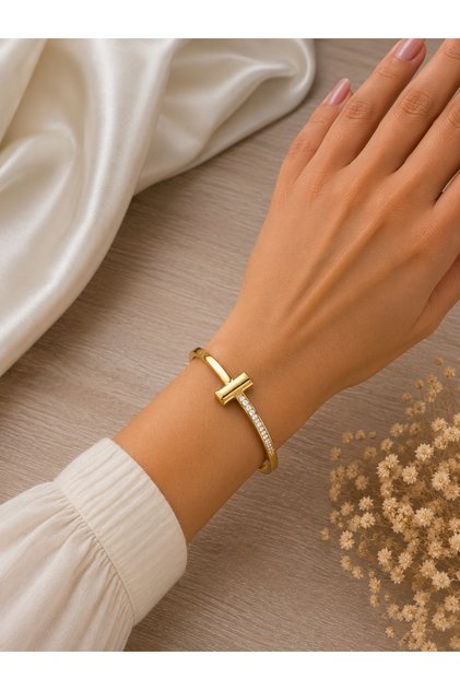 Kadın Gold Renk T Model Taş Detaylı Çelik Kelepçe Bileklik