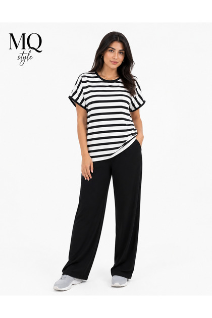 Women's set consisting of a blouse and pants