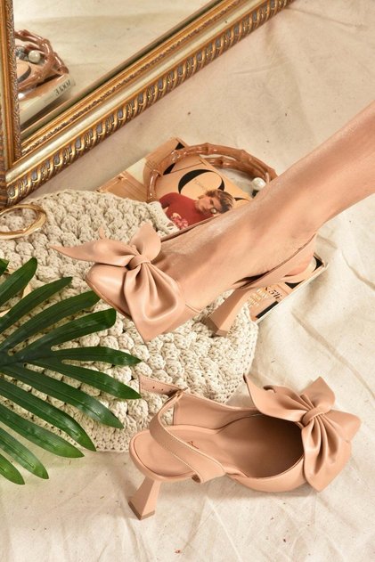 Women's Heeled Shoes with Ribbon Detail K922164809
