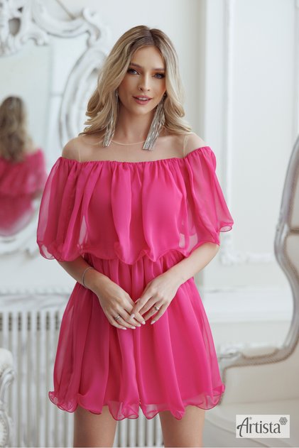 Rochie vaporoasă, cu un design delicat și feminin, ideală pentru momentele în care vrei să te simți elegantă fără efort.