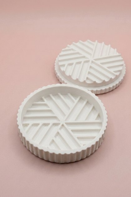 Geometric Design Grinder with Magnet - Spice, Tobacco, and Herbal Grinder (6X3 cm)