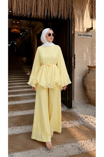 Kolu Ve Beli Volanlı Astarlı Pantolonlu Bisiklet Yaka Maxi Tesettür Şifon Takım - Sarı