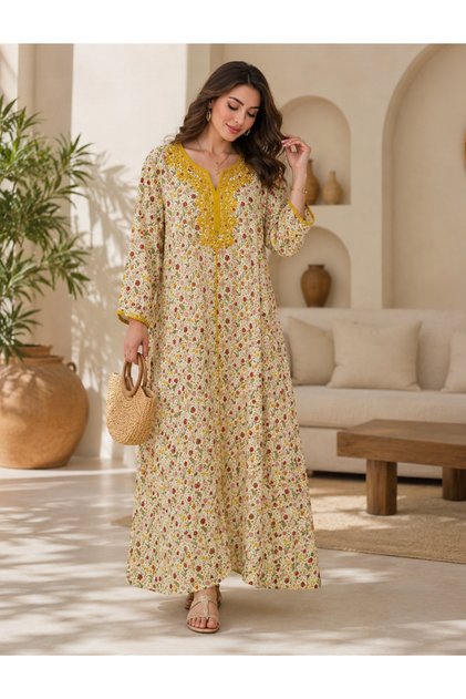 Women's Robe with Delicate Floral Patterns