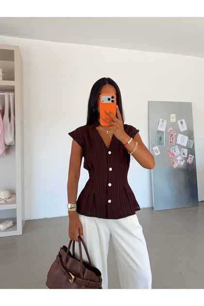 V-Neck Buttoned Shirt - Brown