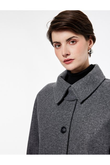 Double-Breasted Short Cashmere Coat with Long Sleeves and Pockets