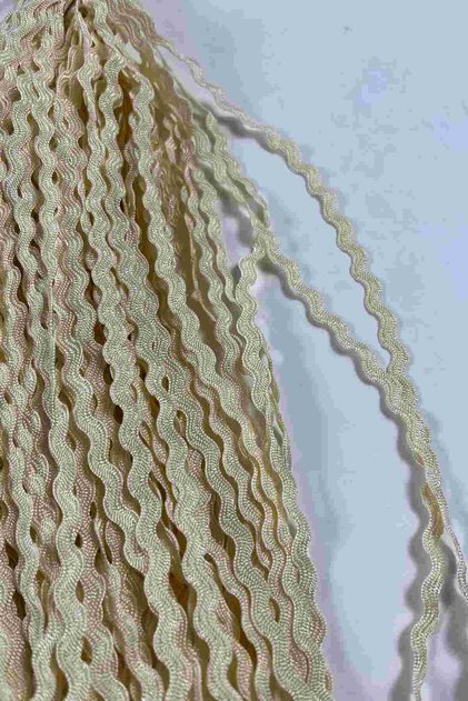 Cream Wavelace Wavy Decorative Strip Edge Trim – 1 cm Thin Zigzag Strip 10 Meters