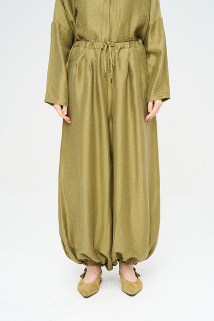 Women's Cargo Pants with Elastic Waist and Cuffs
