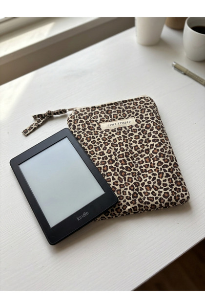 LeoparKindle Kılıfı -E-Kitap Okuyucu Çantası- Elyaf Dolgulu (CİHAZ ÖLÇÜSÜSÜNE GÖRE DİKİLEBİLİR. LÜTFEN SİPARİŞ NUMARANIZ İLE BİRLİKTE İSTENİDİĞİZ ÖLÇÜLERİ İLETİNİZ)