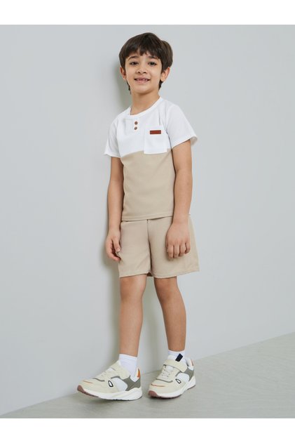 Boys Color Block Pocket Details T-Shirt And Solid Shorts Set