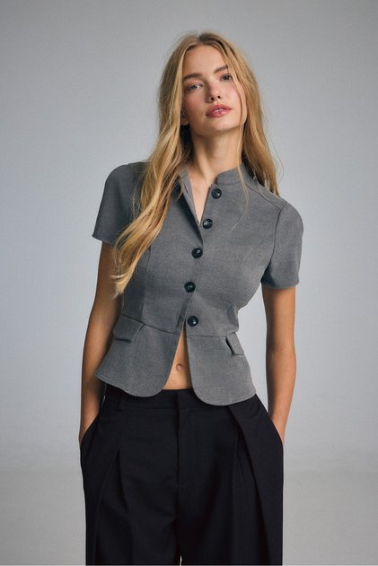 Fitted short sleeve shirt
