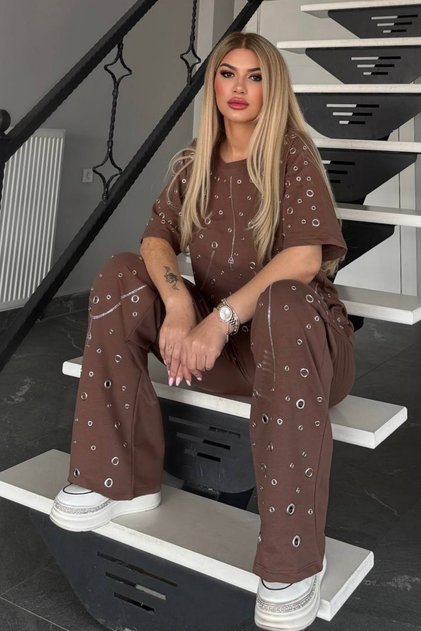 Top cu mânecă scurtă cu imprimeu monogramă cu strasuri și pantaloni cu talie înaltă și picior larg, set din două piese maro 1015