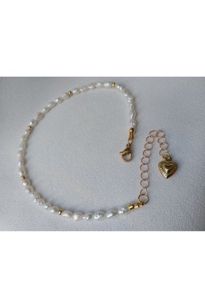 Brățară de gleznă cu perle albe cultivate și accesorii placate cu aur de 18K