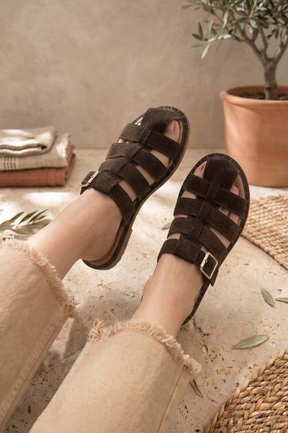 Wilma Front Closed Buckle Detail Women's Slippers Brown