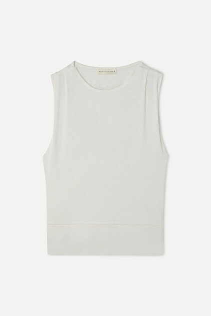 Women's Off-White Fitted Crew Neck Sleeveless Blouse with Back Detail