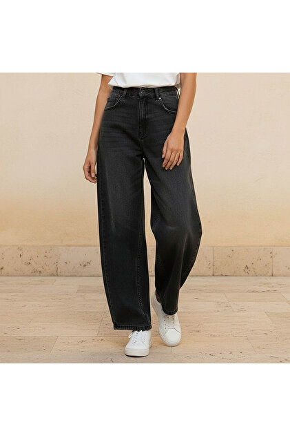 Women Straight Fit High-Rise Jeans