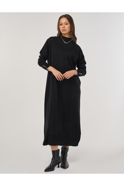 Rochie tricotată cu guler pe gât, negru