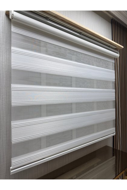Beyaz Gümüş Simli Çizgili Zebra Stor Perde – Modern Işık Kontrollü Zincirli Perde