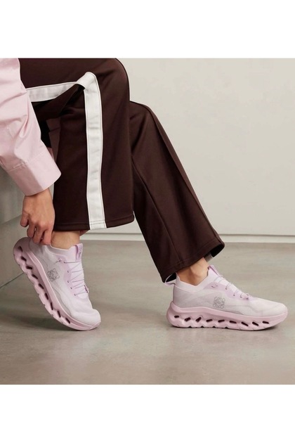 on Clouds On Cloudtilt Loewe x Pink- Trendyol