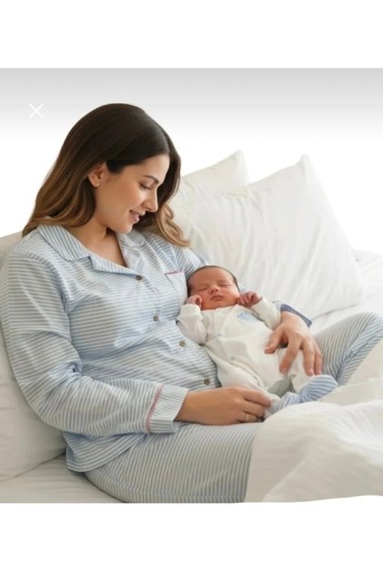 مجموعة ملابس وأفرولات للأمهات والرضع من زاي بيبي