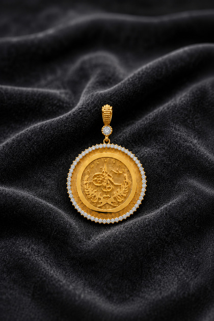 Women'S, Gift-Giving Stone-Titled Pendant - Special Design