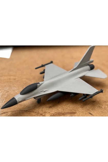 3D Baskı F-16 Savaş Uçağı Maketi – Detaylı Koleksiyon Modeli – Dekoratif Uçak