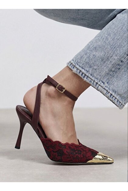 Lune Pointed Toe Lace Embroidered Gold Metal Buckle Heeled Shoes