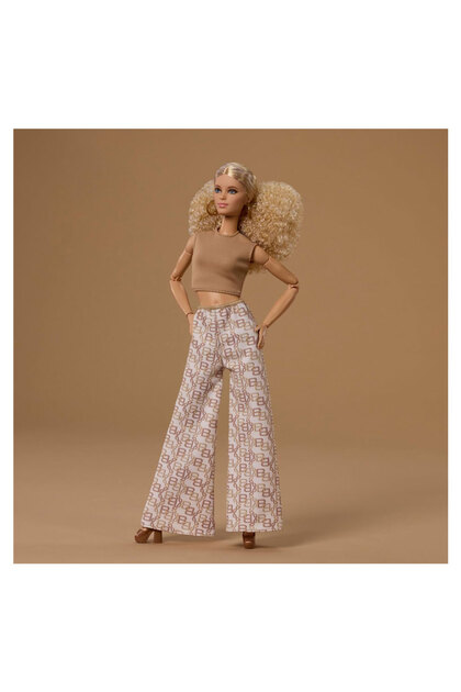 Barbie Signature Basics İkonik Koleksiyon Bebeği Model 06 JJX26