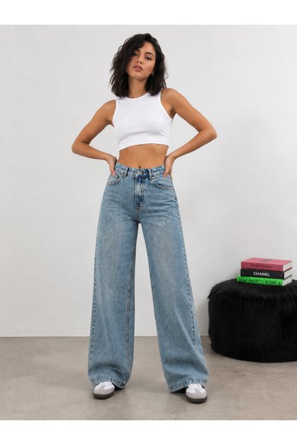 Green Tinded Front and Back Worked Straight Jeans