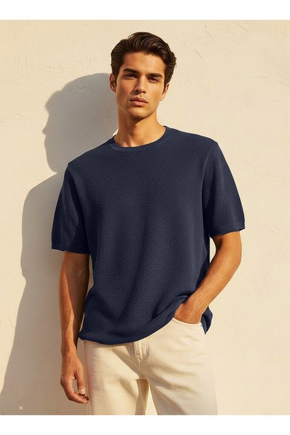 Men Regular Fit Crew Neck Short Sleeves Textured T-shirt