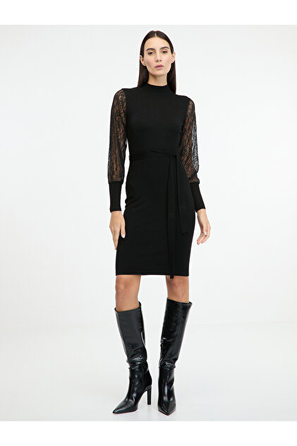 Rochie neagră până la genunchi
