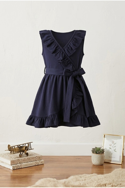 Girl's dress ruffled