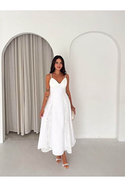 Rochie de damă din țesătură de muselină cu detaliu din dantelă