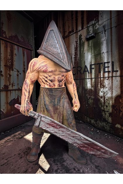 Silent Hill Pyramid Head Piramit Kafa Büyük Bıçaklı 3D Figür El Boyaması 18 cm