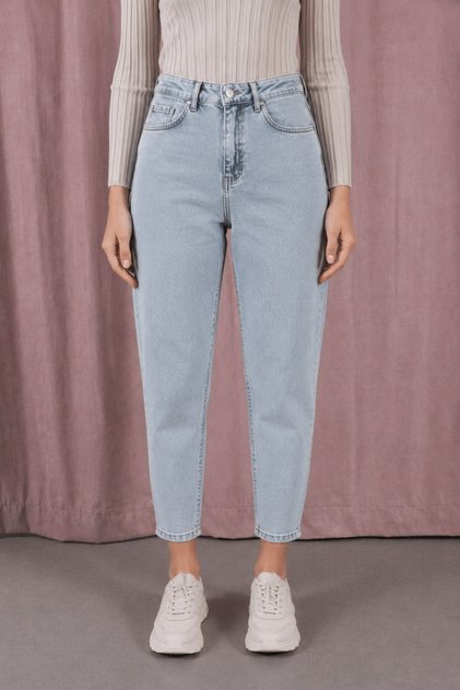 Julia Milano New Season Lara Blue Ice Snow Washed Comfortable Daily Wear High Waist Mom Jeans (2026)