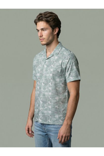 Men Green Floral Print Cuban Collar Shirt