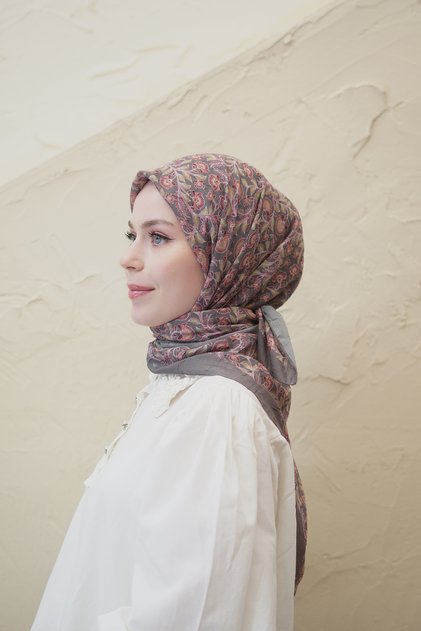 وشاح من القطن العضوي بنمط البلاط