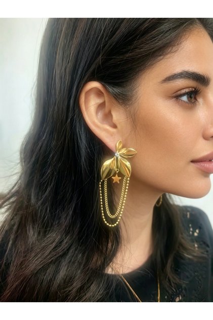 أقراط مزينة بالزهور والماس، مصنوعة من الفولاذ المقاوم للصدأ ومطلية بطبقة PVD من الذهب عيار 18، تأتي في علبة هدايا، لا تسبب الحساسية، لا تسصدأ ولا تتغير لونها.