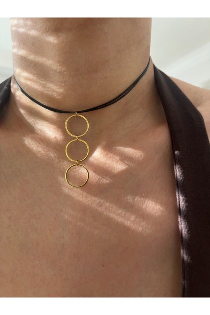 قلادة جلدية من الفولاذ على شكل حلقة