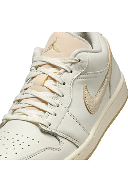 Nike Air Jordan 1 Low SE 'Metallic Team Gold' Kadın Sneaker hv5157