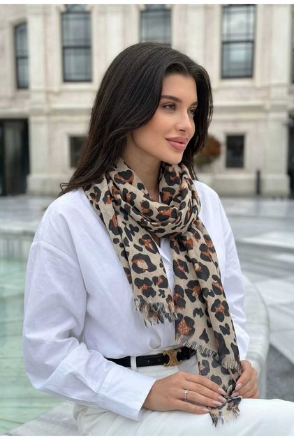 Thin Textured Women's Shawl Suitable for Daily Use
