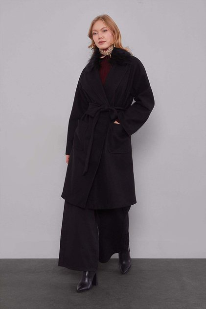 Black Belted Cashmere Coat with a Collar and Belt