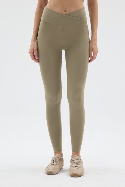 Ženske leggins sa detaljnim križnim strukom Oblikuje figuru