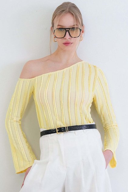Women's yellow one-shoulder spanish sleeve ruffle fabric blouse alc-x15421