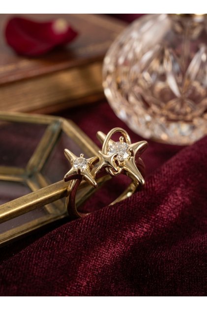 Gold Color Polar Star Model Zircon Stone Ring