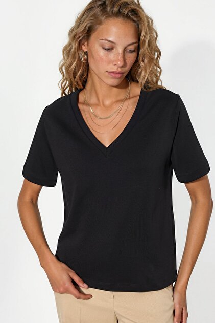 BUSEM V Yaka Düz Regular Fit Pamuk T-Shirt