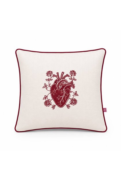 Red Romance Kalp Nakışlı Kırlent Kılıfı 45x45 cm Dekoratif Kırlent Kılıfı