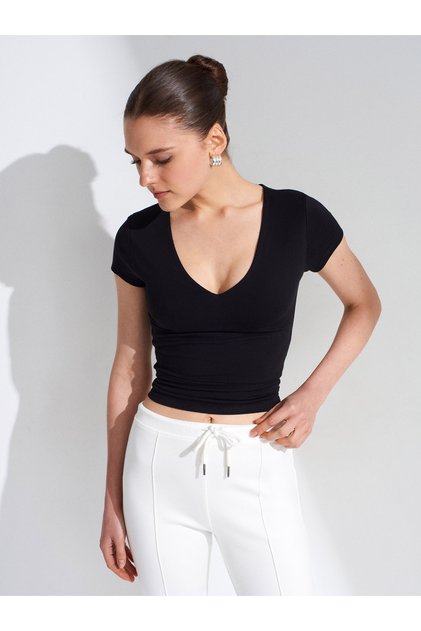 32840 V Yaka Basic T-Shirt-Siyah